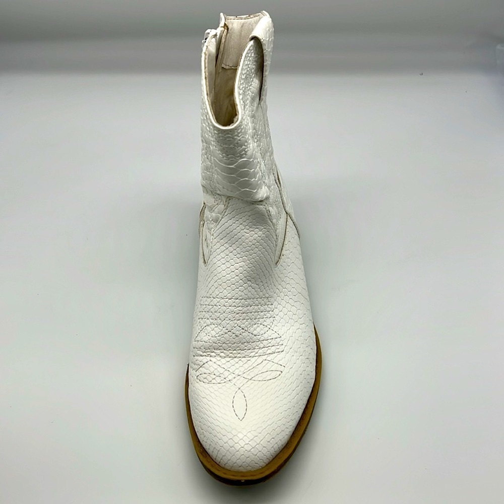 Coconuts By Matisse - Pistol White Faux Leather Snake Print Ankle Boots Size 7.5 - Picture 9 of 15